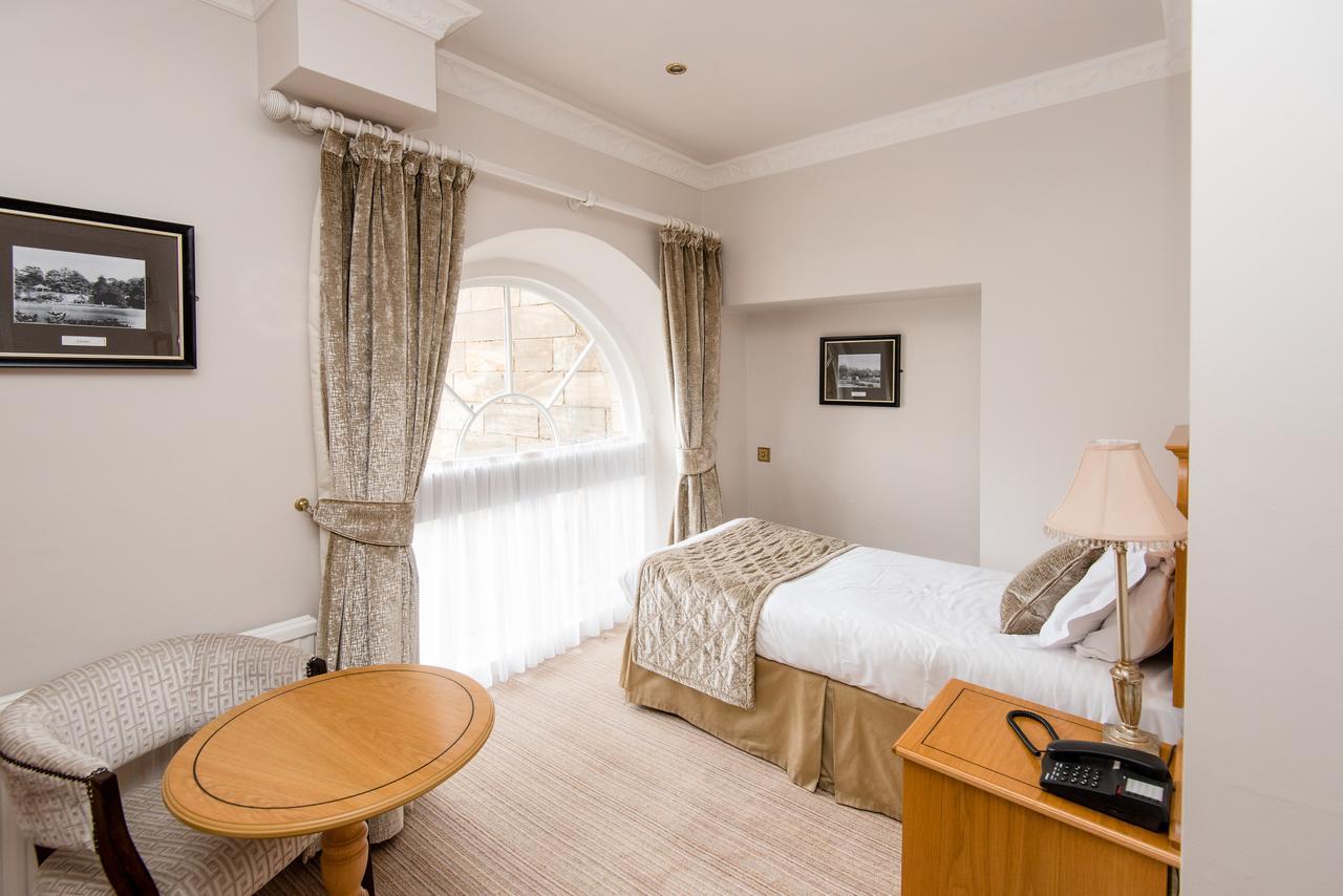 Waterton Park Hotel Вэйкфильд Экстерьер фото